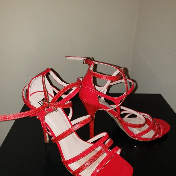 Multiple pair of gorgeous shoes - Picture 1 of 2